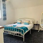 Seawards 2 Bedroomed Seafront Apartment *
