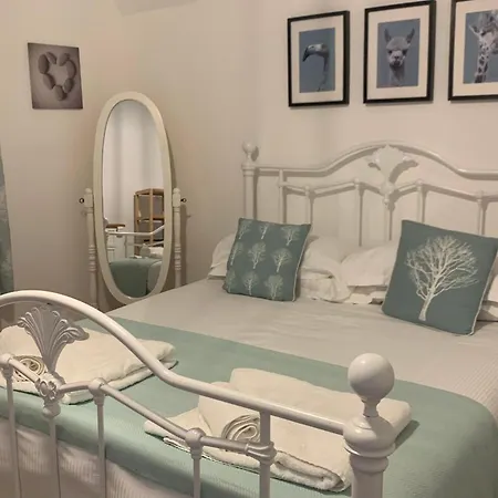 Seawards 2 Bedroomed Seafront Filey