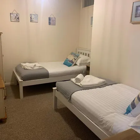 Seawards 2 Bedroomed Seafront Apartment *