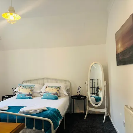 Seawards 2 Bedroomed Seafront Апартаменты *