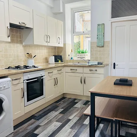 Апартаменты Seawards 2 Bedroomed Seafront *