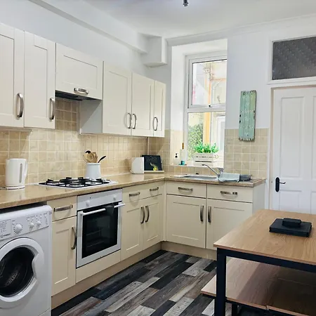 Seawards 2 Bedroomed Seafront Апартаменты Файли